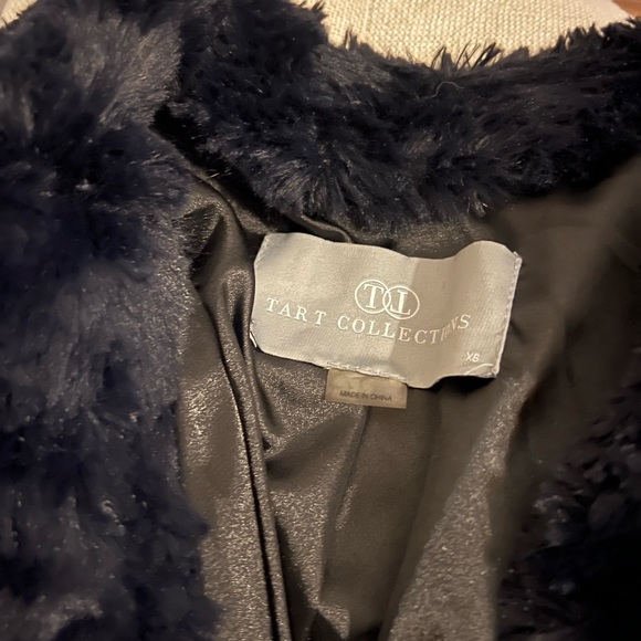 TART COLLECTION FAUX FUR VEST 🦋 - Picture 2 of 4